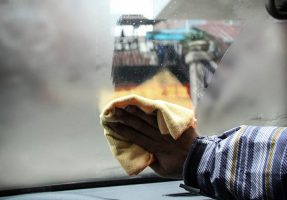 запотевание стекол автомобиля фотография