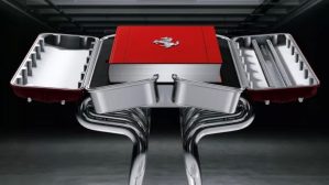 книжка об истории марки Ferrari фотография